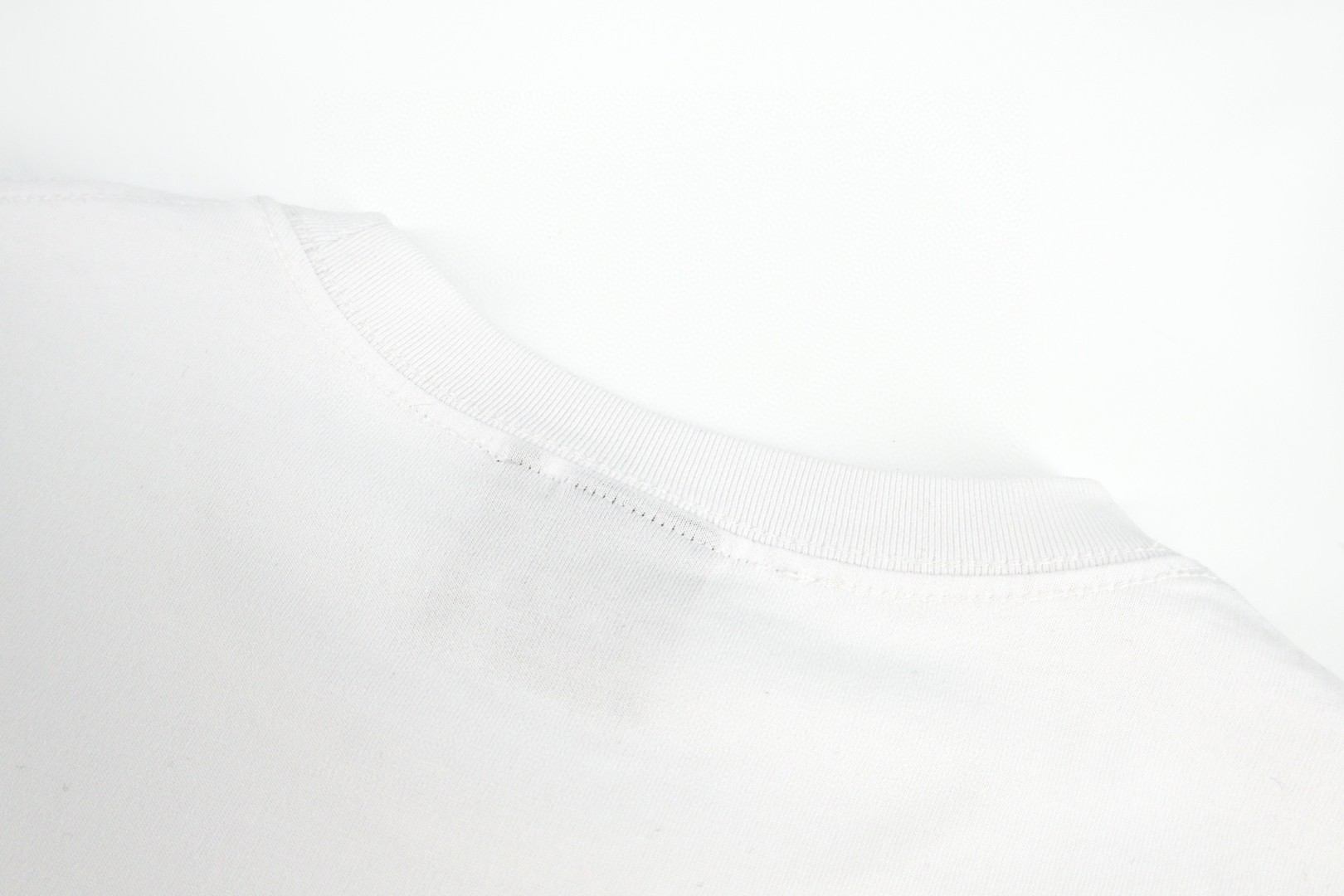 DIOR 迪奥 皮革标志圆领短袖 T恤 夏季 白色 灰色 A0 683J696G3036-C001