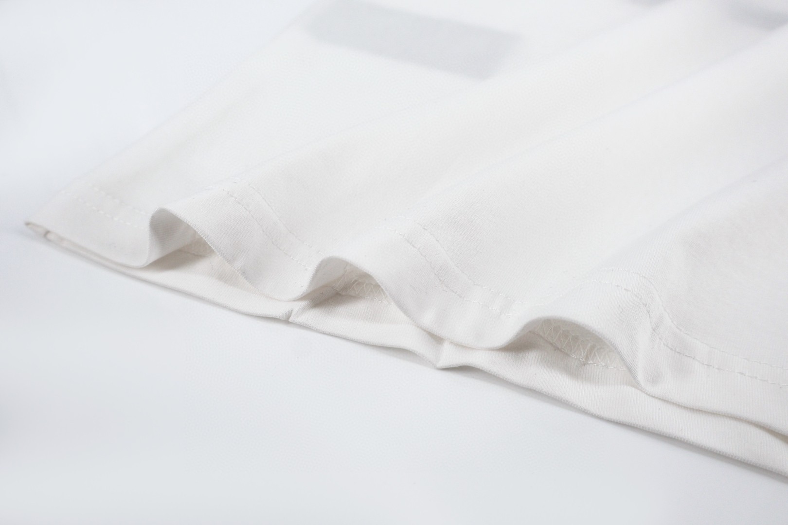 DIOR 迪奥 大框封面圆领短袖 T恤 夏季 白色 A0 683J642A0677-C086