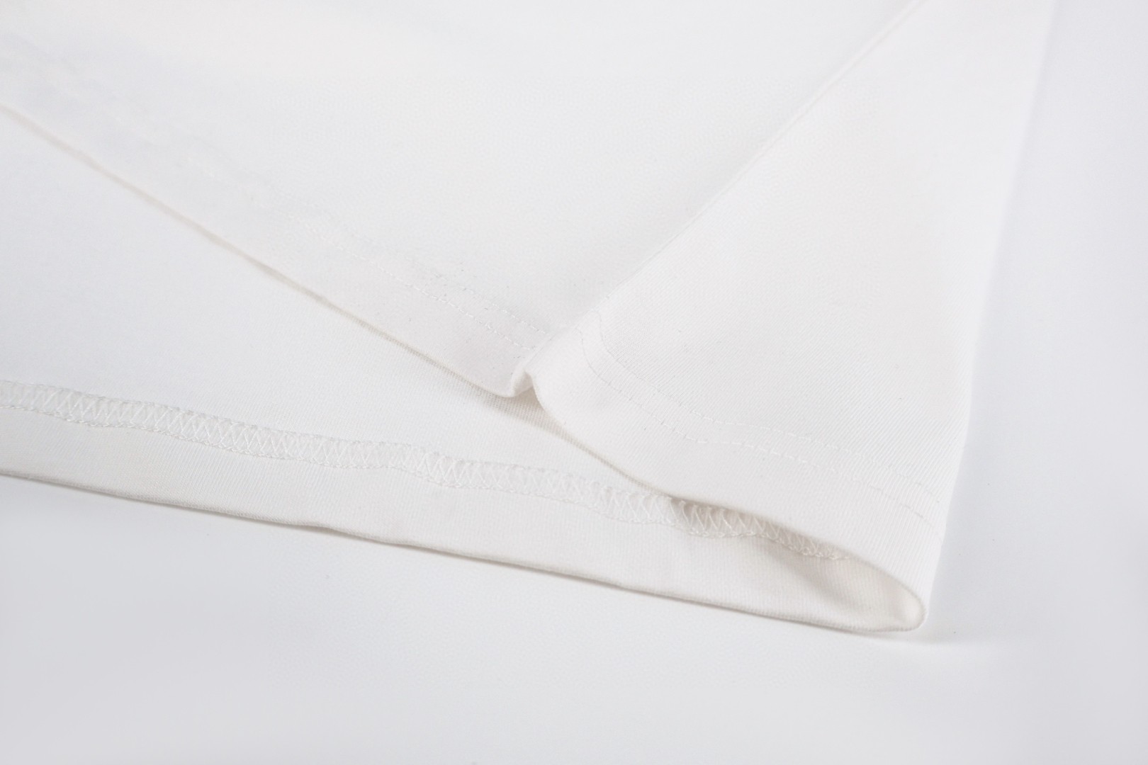 DIOR 迪奥 大框封面圆领短袖 T恤 夏季 白色 A0 683J642A0677-C086