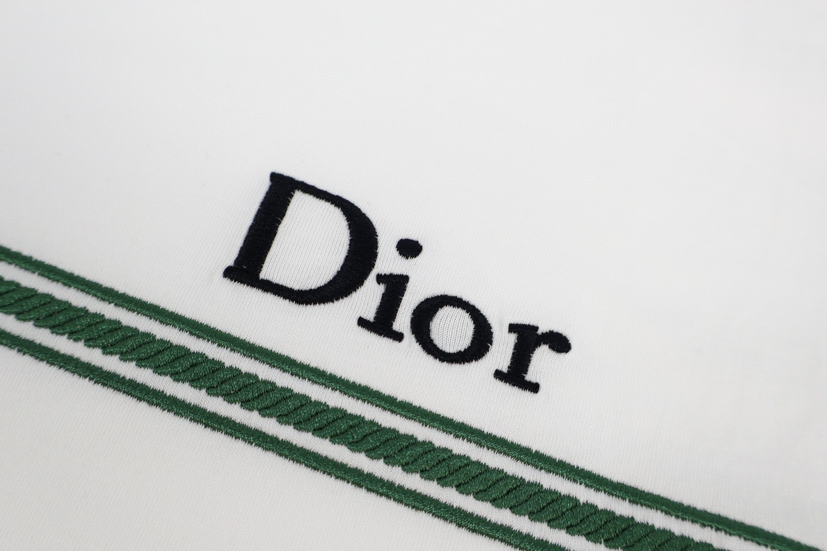 DIOR 迪奥 大框封面圆领短袖 T恤 夏季 白色 A0 683J642A0677-C086