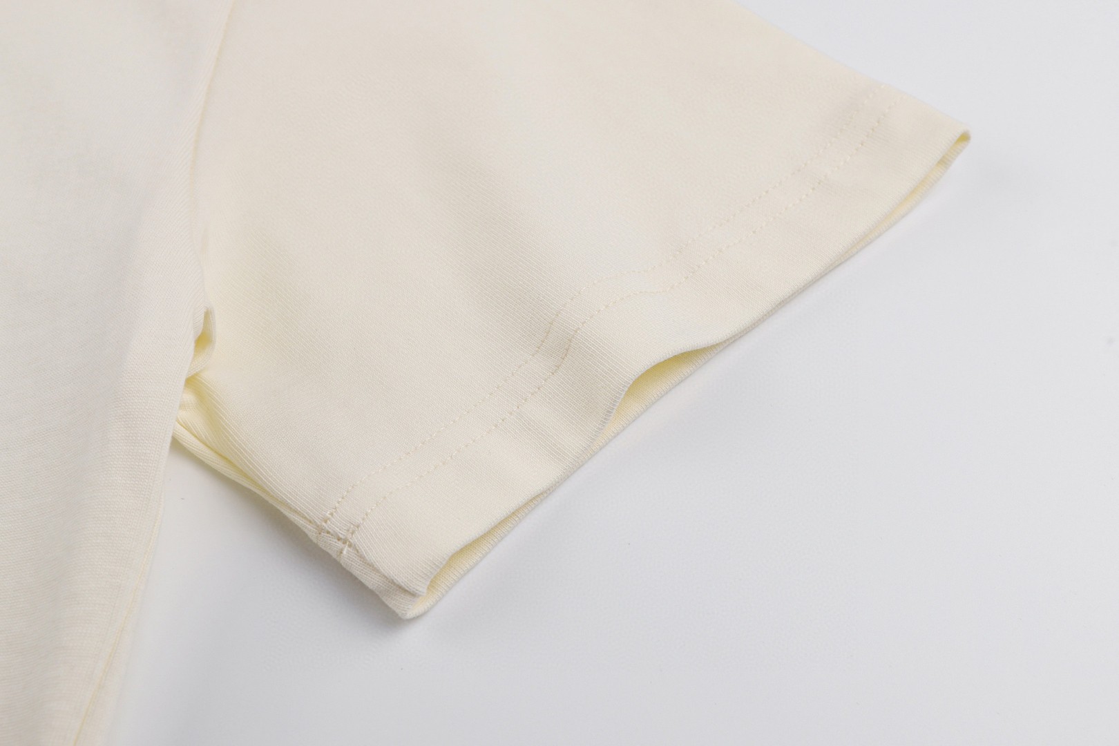 LOUIS VUITTON 路易威登 前后字母浮雕刺绣圆领短袖 T恤 白色 A0 1AIKD4