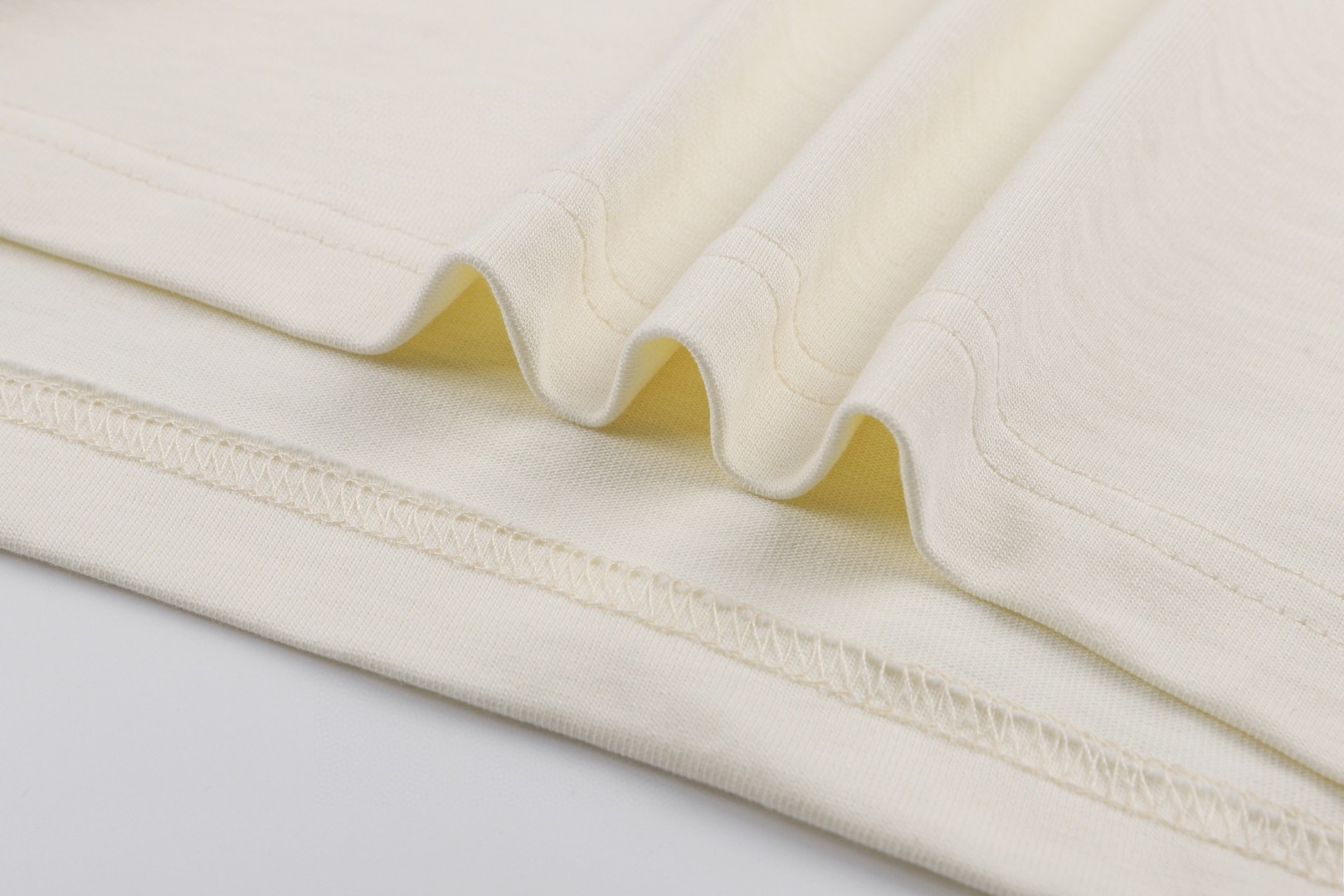 LOUIS VUITTON 路易威登 前后字母浮雕刺绣圆领短袖 T恤 白色 A0 1AIKD4