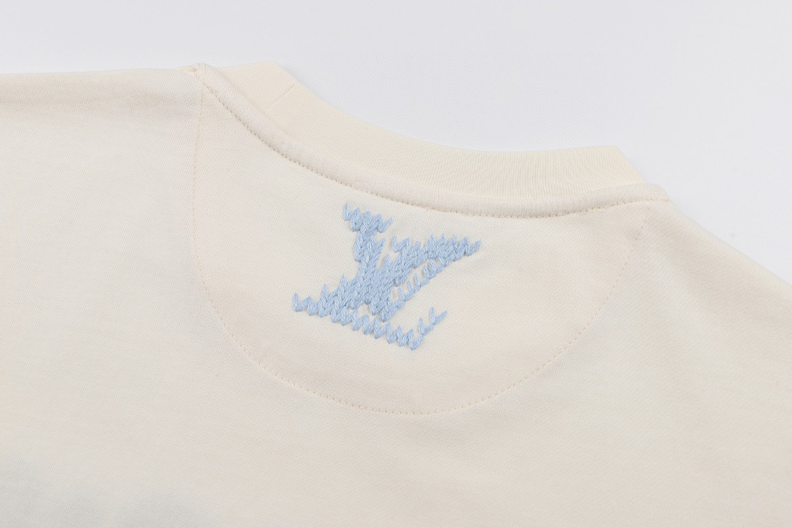 LOUIS VUITTON 路易威登 前后字母浮雕刺绣圆领短袖 T恤 白色 A0 1AIKD4