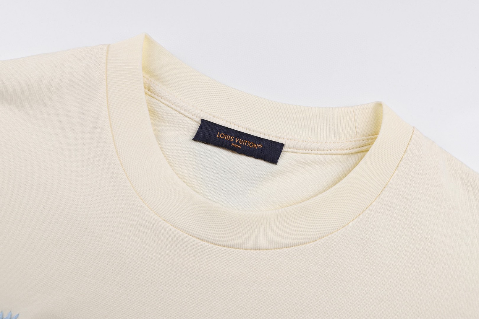 LOUIS VUITTON 路易威登 前后字母浮雕刺绣圆领短袖 T恤 白色 A0 1AIKD4