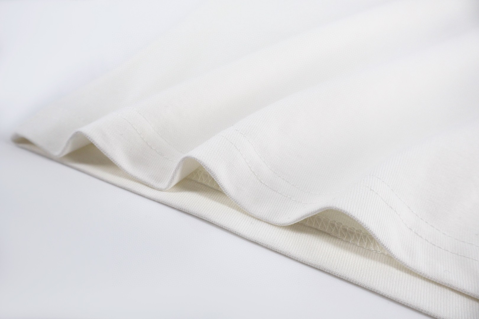 Burberry 巴宝莉 圆环格纹战马刺绣圆领Tee 短袖 T恤 白色 黑色 A0 81234371