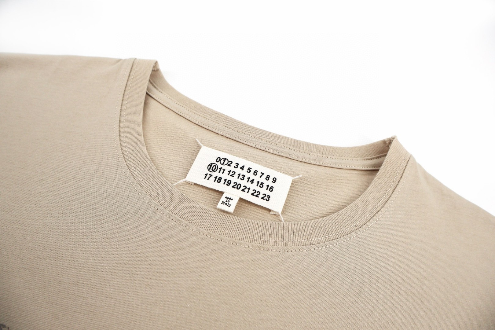 Maison Margiela 马吉拉 数字涂鸦圆领短袖 T恤 套头 夏季 沙色 棕色 A0 S51GC0544S24575119