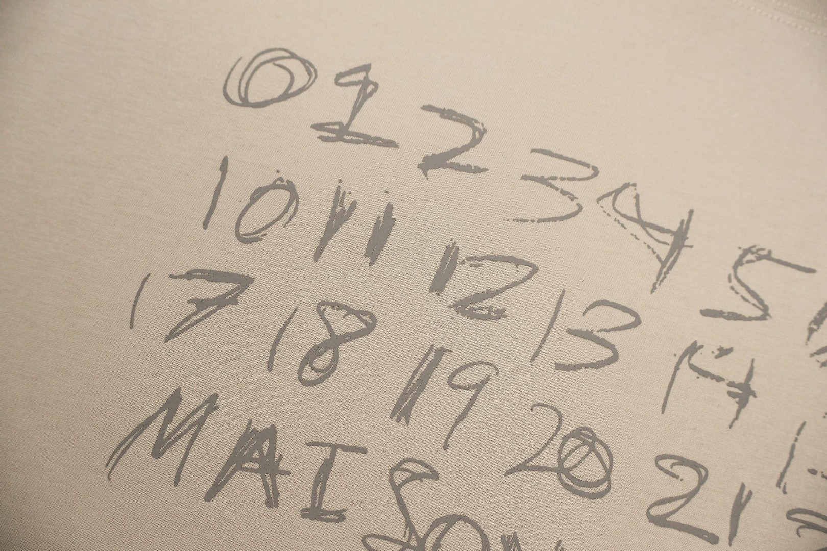 Maison Margiela 马吉拉 数字涂鸦圆领短袖 T恤 套头 夏季 沙色 棕色 A0 S51GC0544S24575119