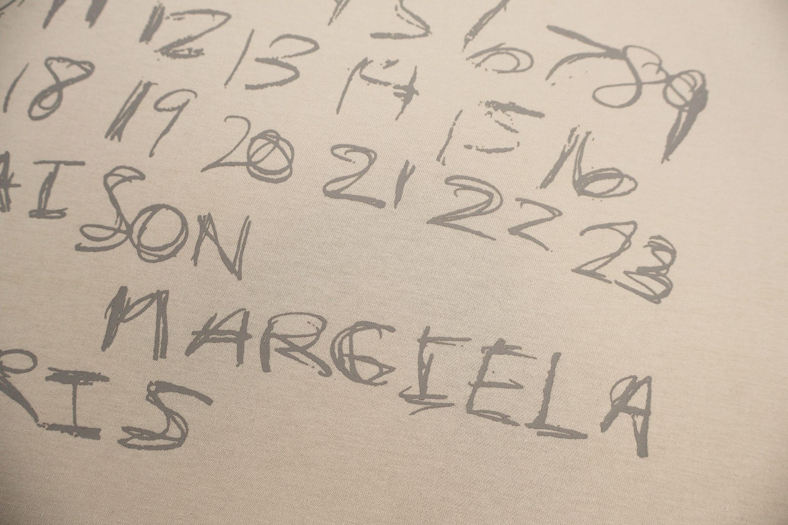 Maison Margiela 马吉拉 数字涂鸦圆领短袖 T恤 套头 夏季 沙色 棕色 A0 S51GC0544S24575119