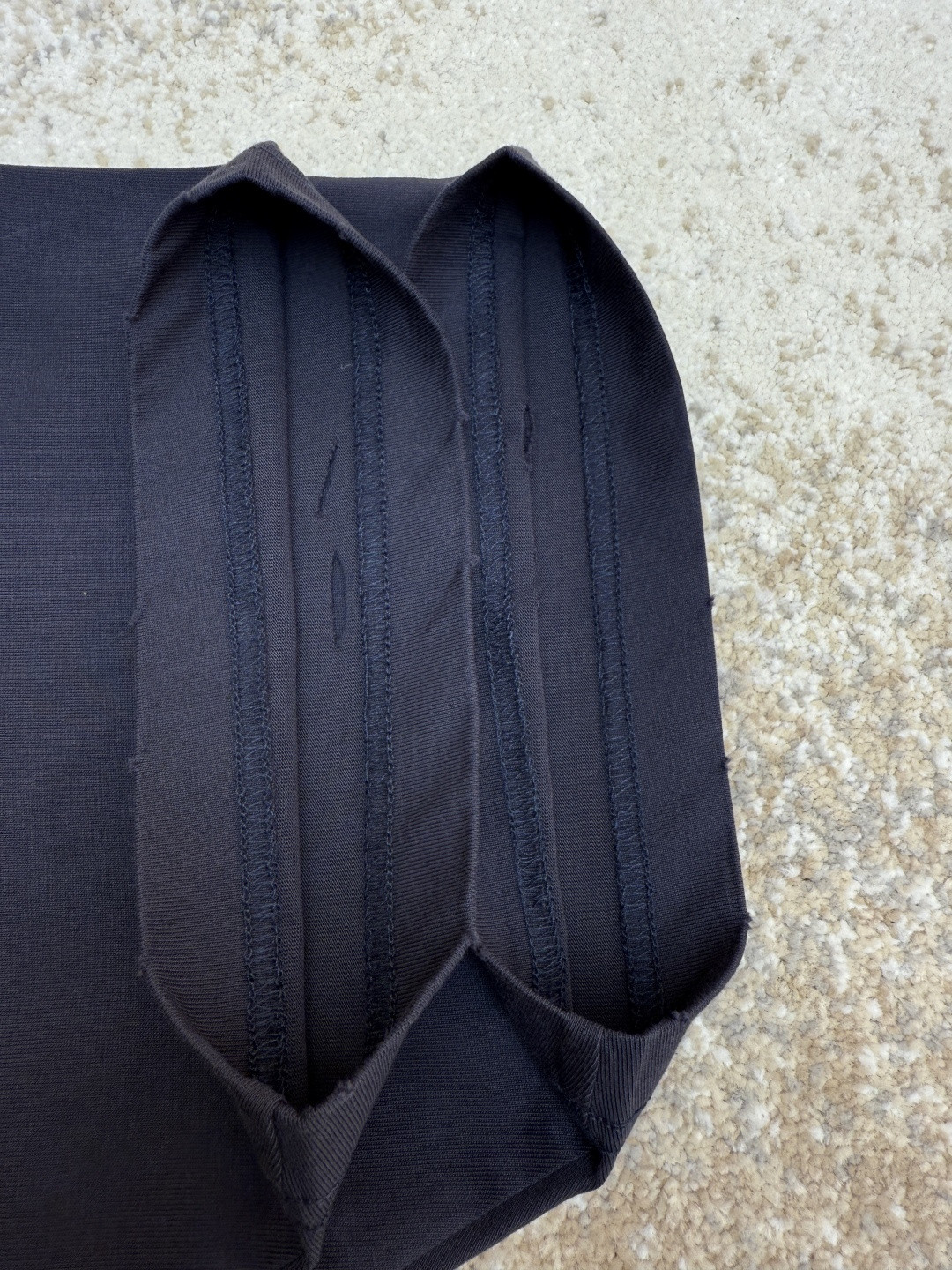 Balenciaga 巴黎世家 后背美纹纸胶带破洞短袖 T恤 圆领 夏季 白色 黑色 A0 831305TSVF93341