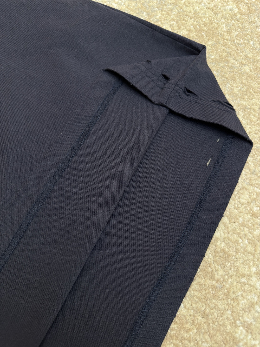 Balenciaga 巴黎世家 后背美纹纸胶带破洞短袖 T恤 圆领 夏季 白色 黑色 A0 831305TSVF93341