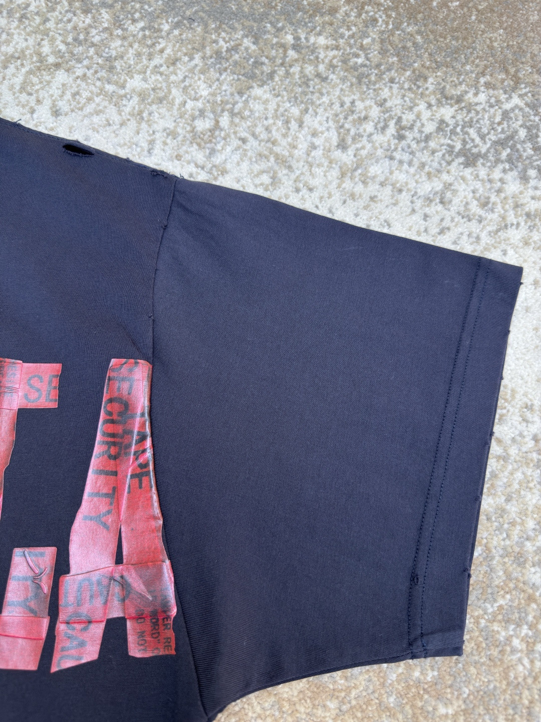 Balenciaga 巴黎世家 后背美纹纸胶带破洞短袖 T恤 圆领 夏季 白色 黑色 A0 831305TSVF93341