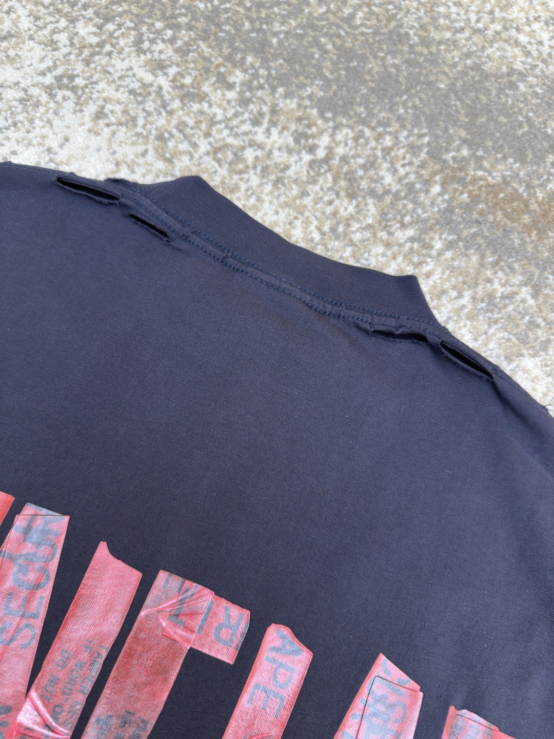 Balenciaga 巴黎世家 后背美纹纸胶带破洞短袖 T恤 圆领 夏季 白色 黑色 A0 831305TSVF93341