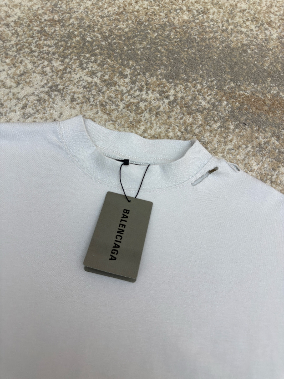 Balenciaga 巴黎世家 后背美纹纸胶带破洞短袖 T恤 圆领 夏季 白色 黑色 A0 831305TSVF93341