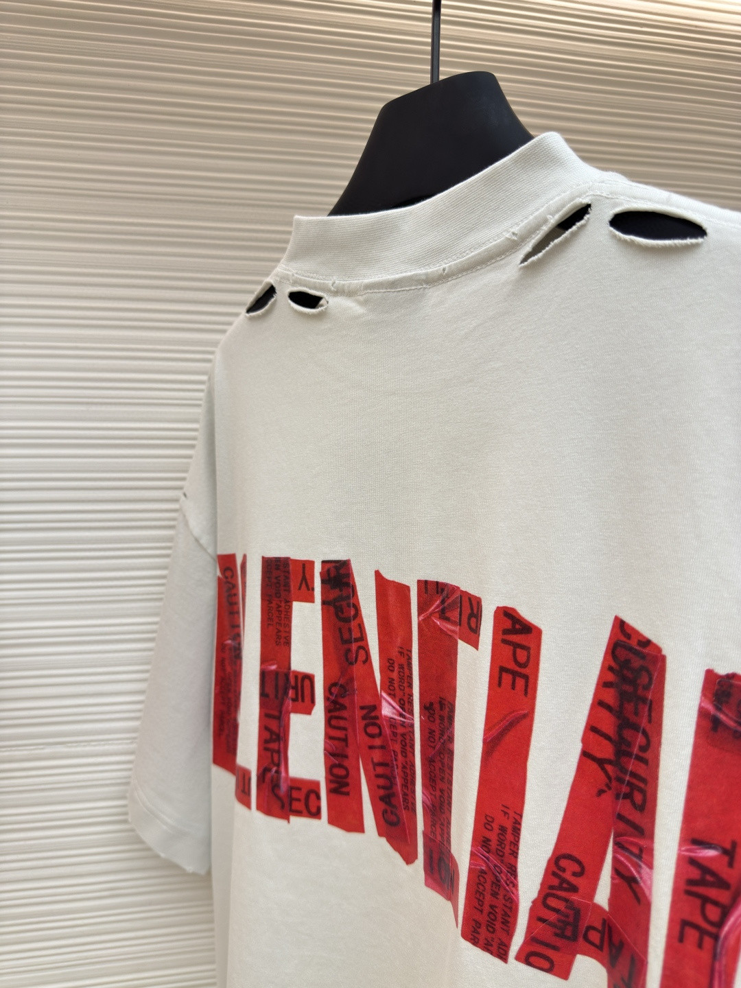 Balenciaga 巴黎世家 后背美纹纸胶带破洞短袖 T恤 圆领 夏季 白色 黑色 A0 831305TSVF93341