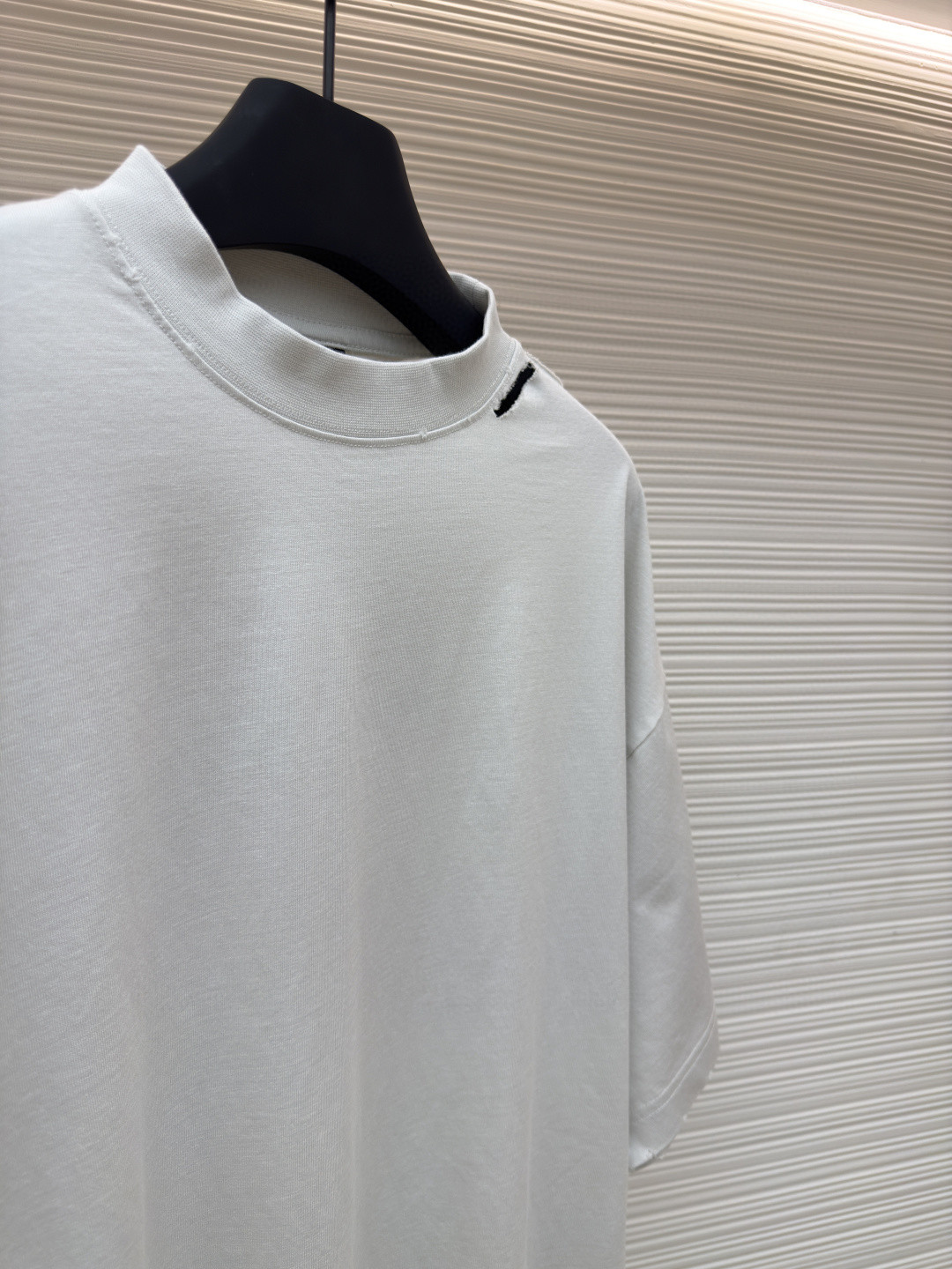 Balenciaga 巴黎世家 后背美纹纸胶带破洞短袖 T恤 圆领 夏季 白色 黑色 A0 831305TSVF93341