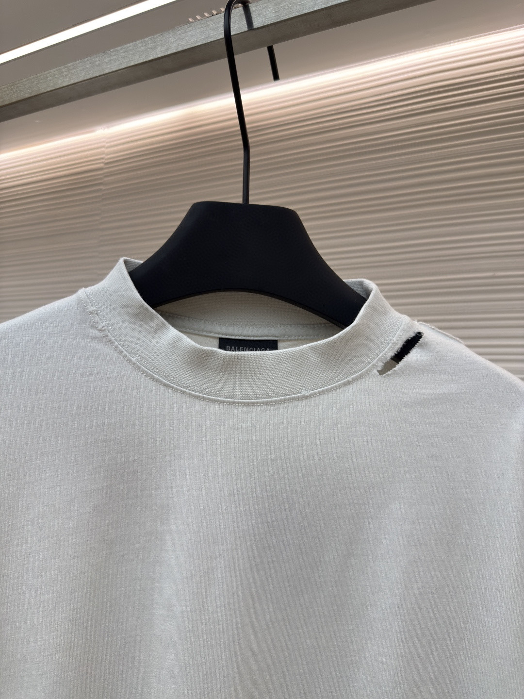 Balenciaga 巴黎世家 后背美纹纸胶带破洞短袖 T恤 圆领 夏季 白色 黑色 A0 831305TSVF93341