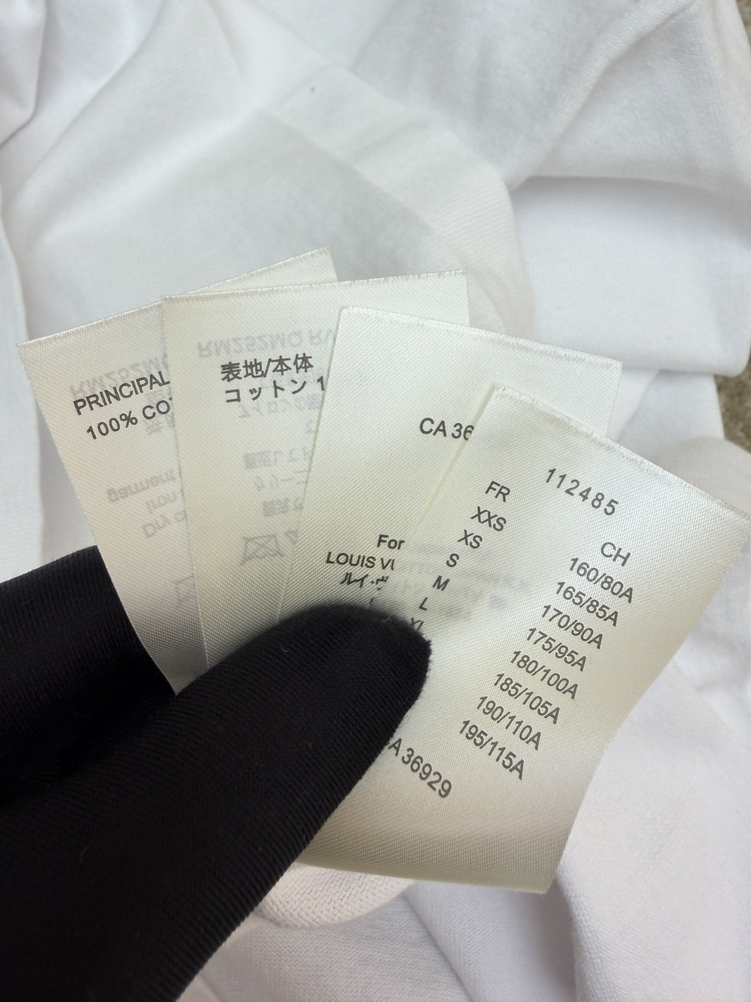 LOUIS VUITTON 路易威登 LV 字母皮牌标识圆领针织衫 T恤 短袖 棕色 蓝色 黑色 白色 A0 1AK714