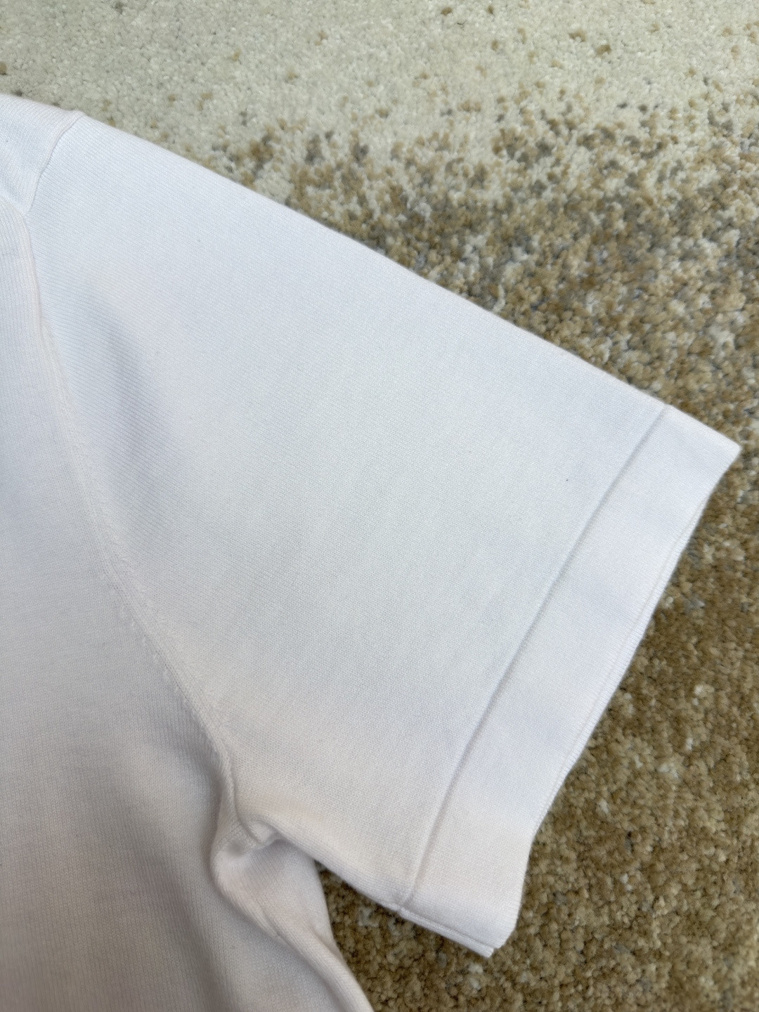 LOUIS VUITTON 路易威登 LV 字母皮牌标识圆领针织衫 T恤 短袖 棕色 蓝色 黑色 白色 A0 1AK714