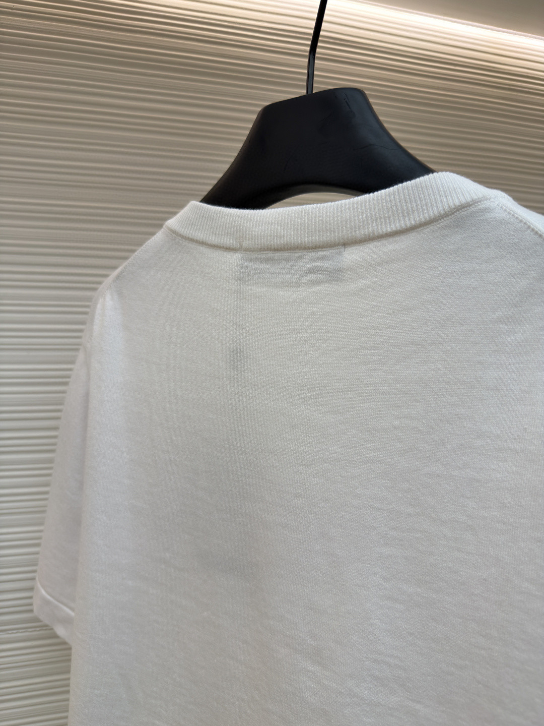 LOUIS VUITTON 路易威登 LV 字母皮牌标识圆领针织衫 T恤 短袖 棕色 蓝色 黑色 白色 A0 1AK714