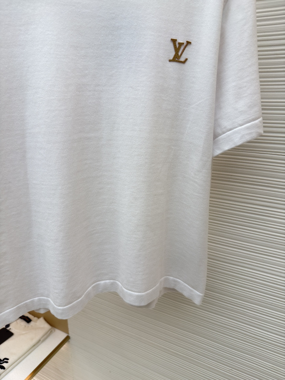 LOUIS VUITTON 路易威登 LV 字母皮牌标识圆领针织衫 T恤 短袖 棕色 蓝色 黑色 白色 A0 1AK714