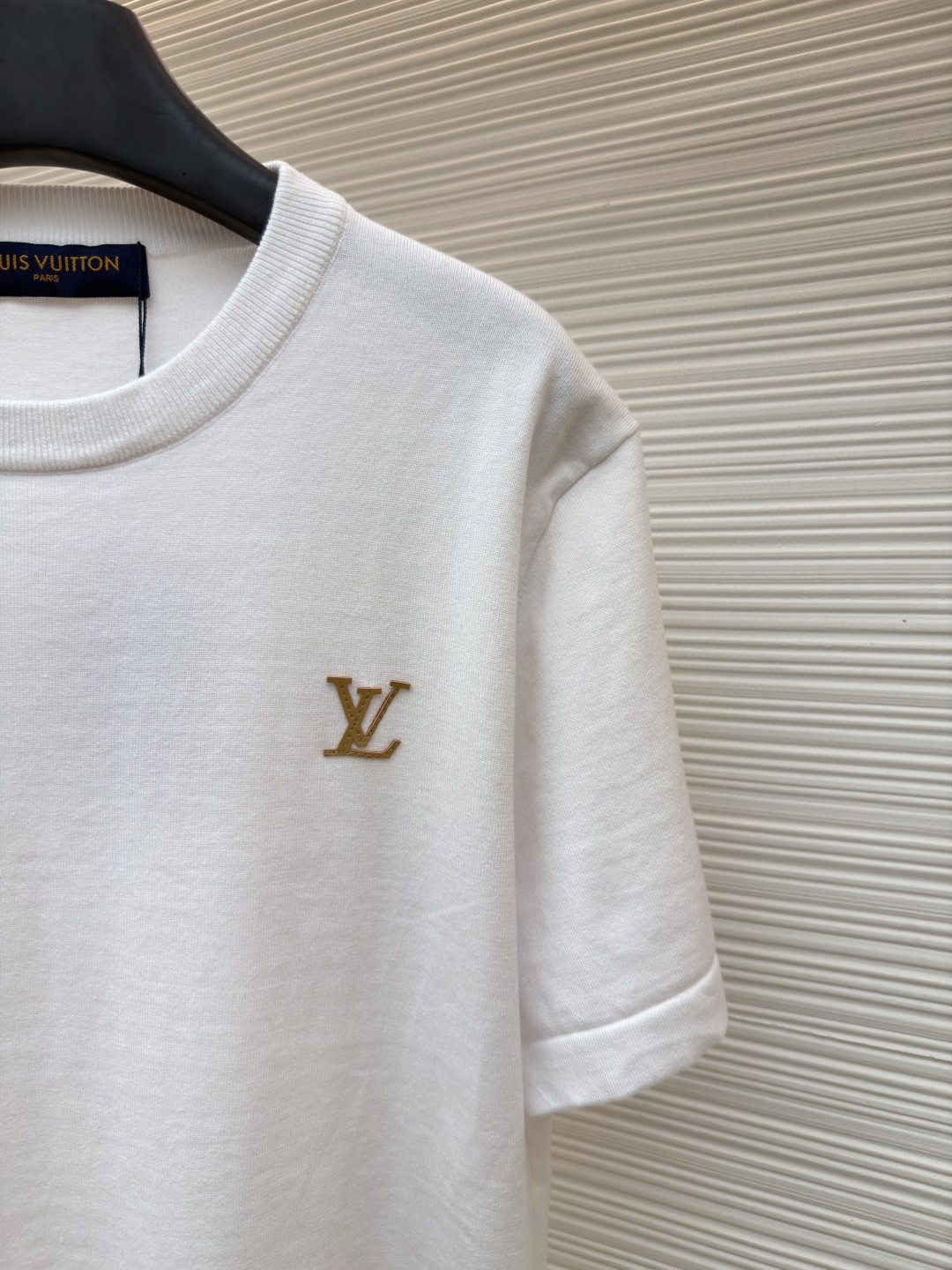 LOUIS VUITTON 路易威登 LV 字母皮牌标识圆领针织衫 T恤 短袖 棕色 蓝色 黑色 白色 A0 1AK714