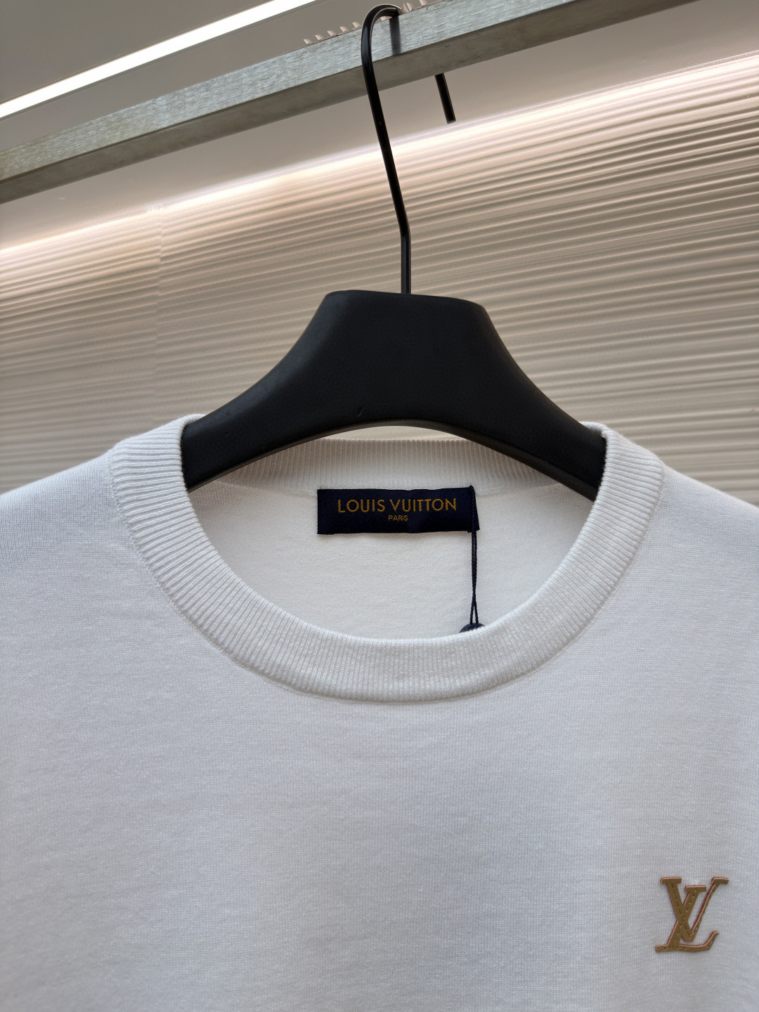 LOUIS VUITTON 路易威登 LV 字母皮牌标识圆领针织衫 T恤 短袖 棕色 蓝色 黑色 白色 A0 1AK714