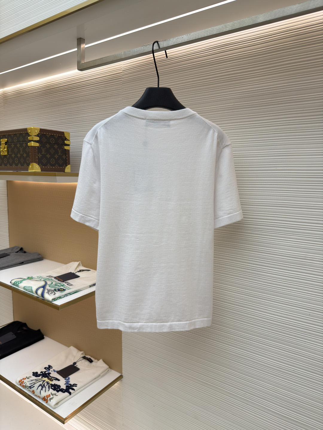 LOUIS VUITTON 路易威登 LV 字母皮牌标识圆领针织衫 T恤 短袖 棕色 蓝色 黑色 白色 A0 1AK714