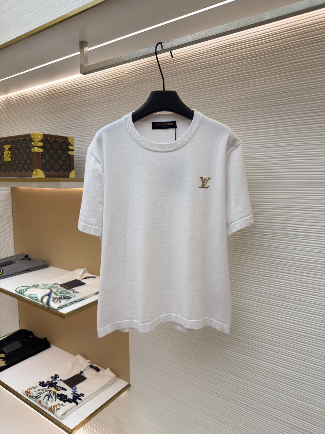 LOUIS VUITTON 路易威登 LV 字母皮牌标识圆领针织衫 T恤 短袖 棕色 蓝色 黑色 白色 A0 1AK714