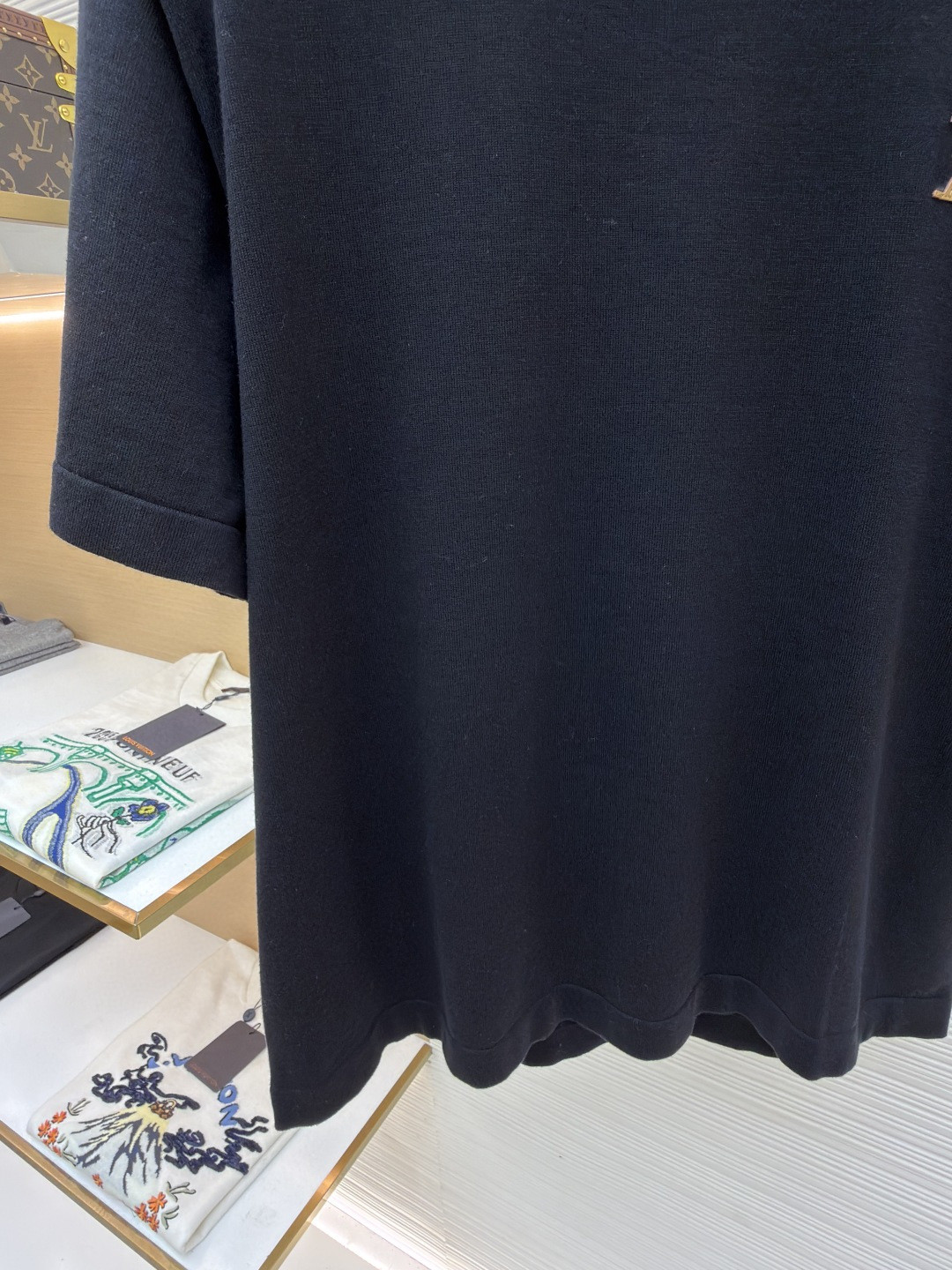 LOUIS VUITTON 路易威登 LV 字母皮牌标识圆领针织衫 T恤 短袖 棕色 蓝色 黑色 白色 A0 1AK714