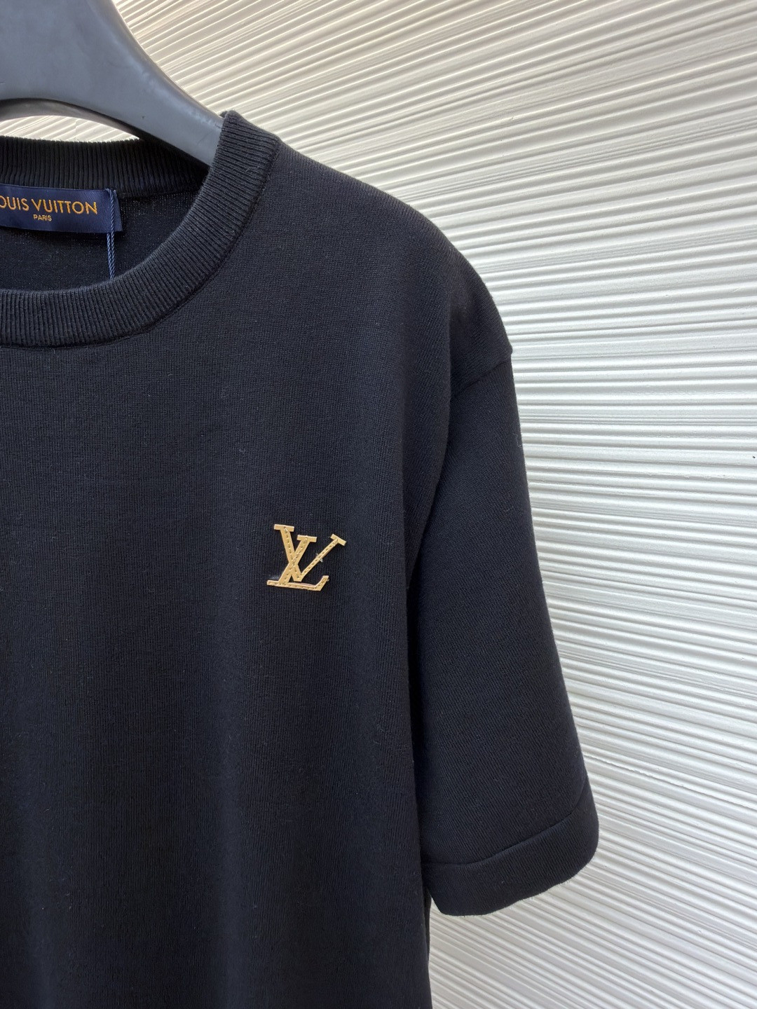 LOUIS VUITTON 路易威登 LV 字母皮牌标识圆领针织衫 T恤 短袖 棕色 蓝色 黑色 白色 A0 1AK714