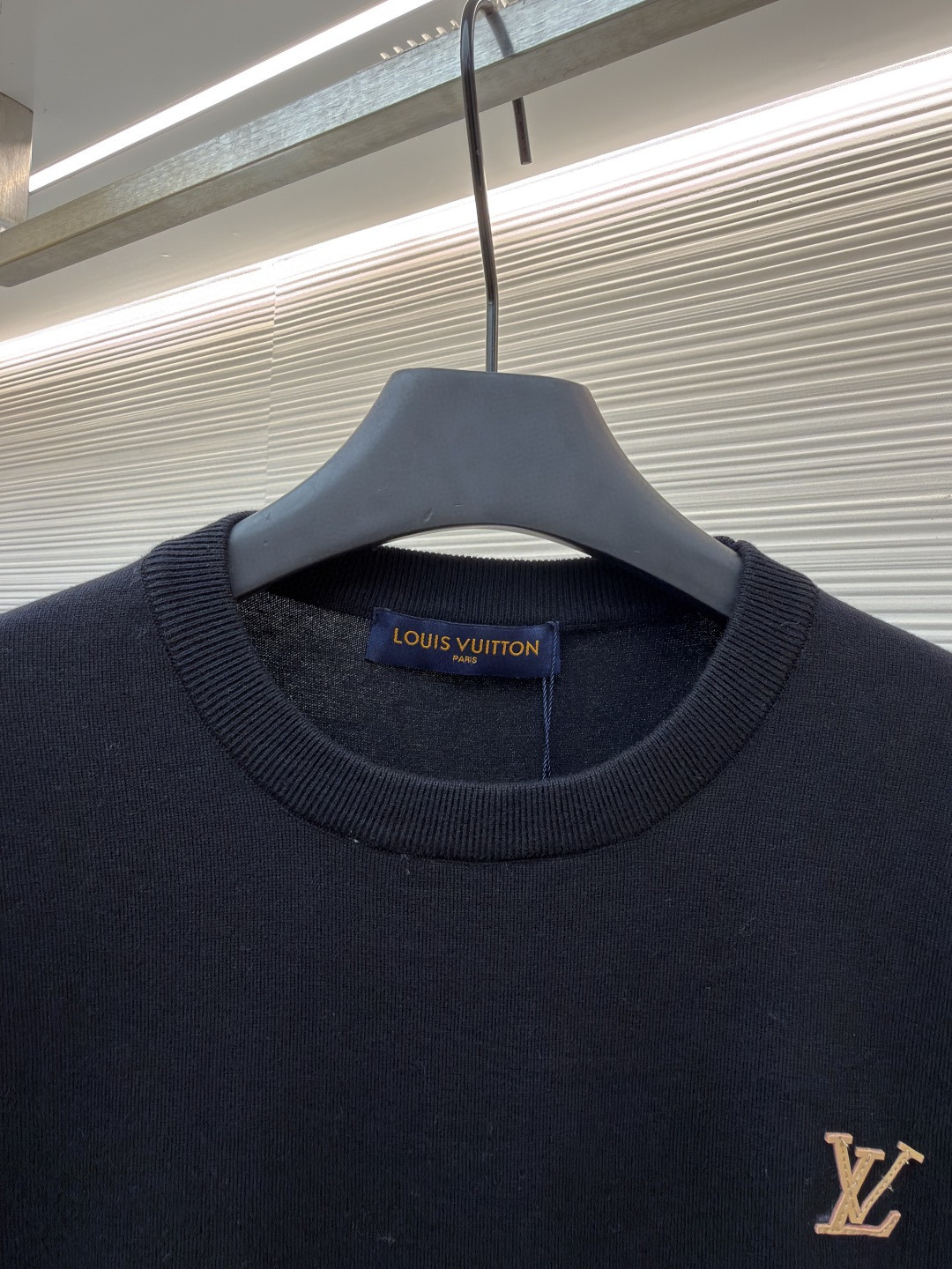 LOUIS VUITTON 路易威登 LV 字母皮牌标识圆领针织衫 T恤 短袖 棕色 蓝色 黑色 白色 A0 1AK714