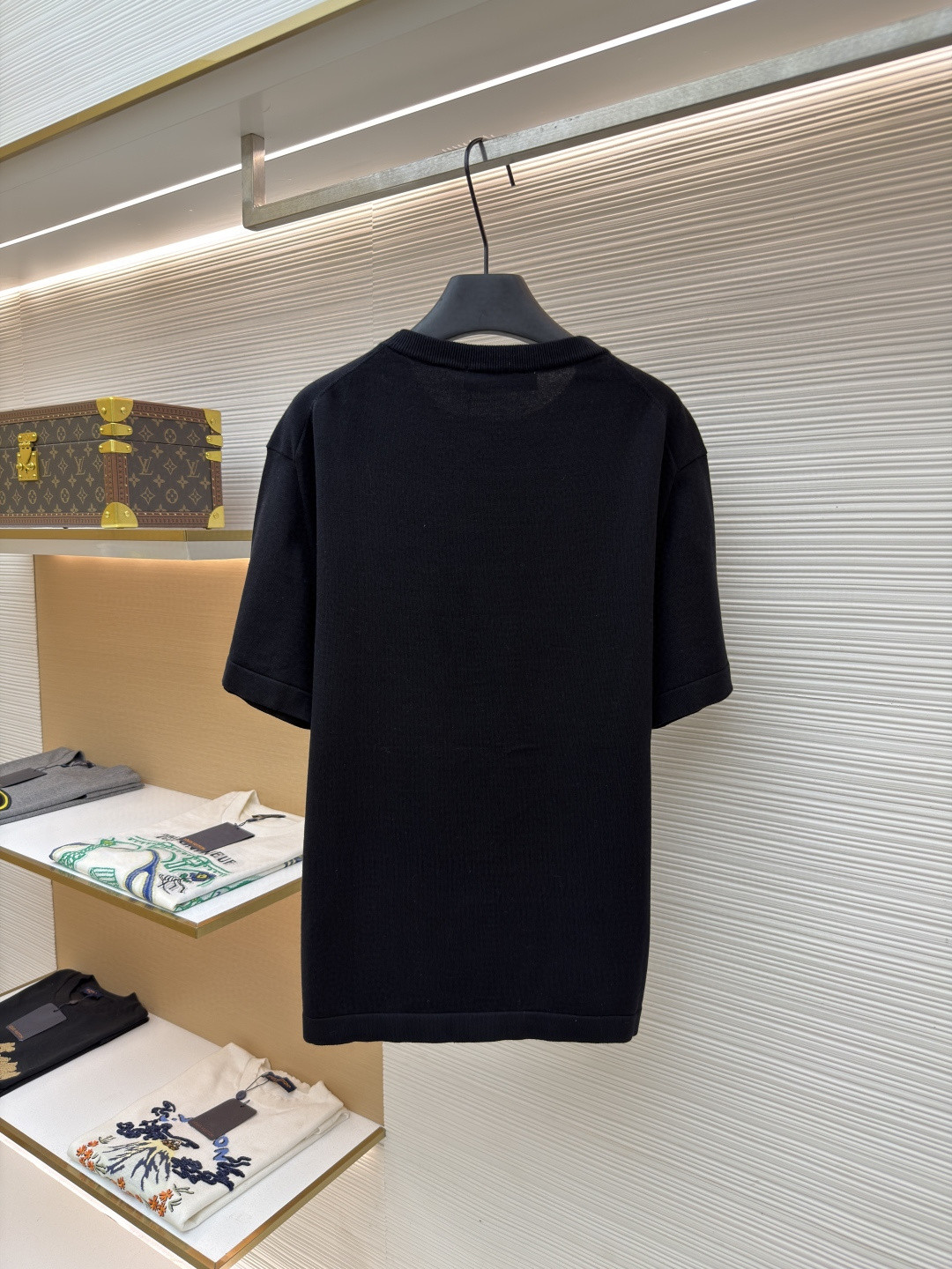 LOUIS VUITTON 路易威登 LV 字母皮牌标识圆领针织衫 T恤 短袖 棕色 蓝色 黑色 白色 A0 1AK714