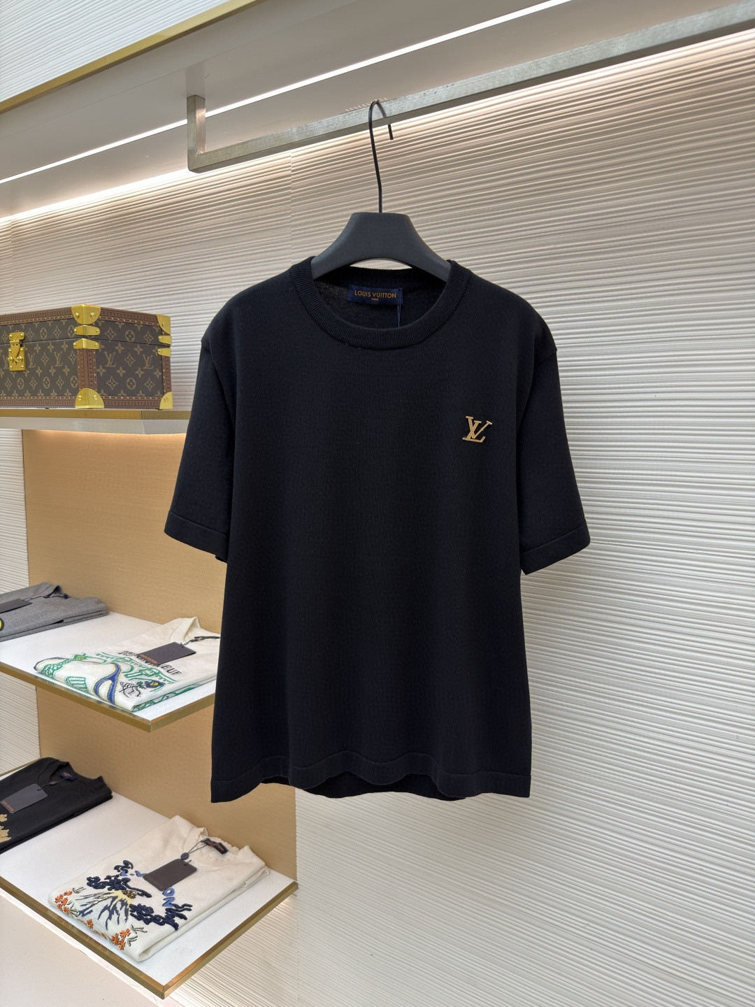 LOUIS VUITTON 路易威登 LV 字母皮牌标识圆领针织衫 T恤 短袖 棕色 蓝色 黑色 白色 A0 1AK714