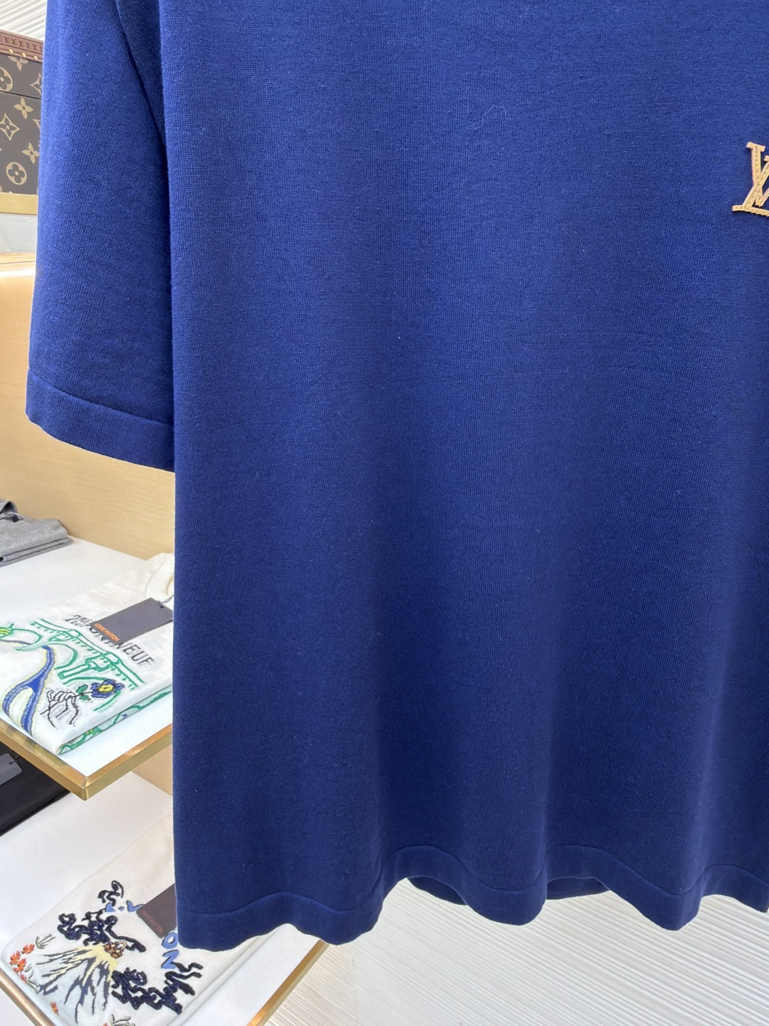 LOUIS VUITTON 路易威登 LV 字母皮牌标识圆领针织衫 T恤 短袖 棕色 蓝色 黑色 白色 A0 1AK714