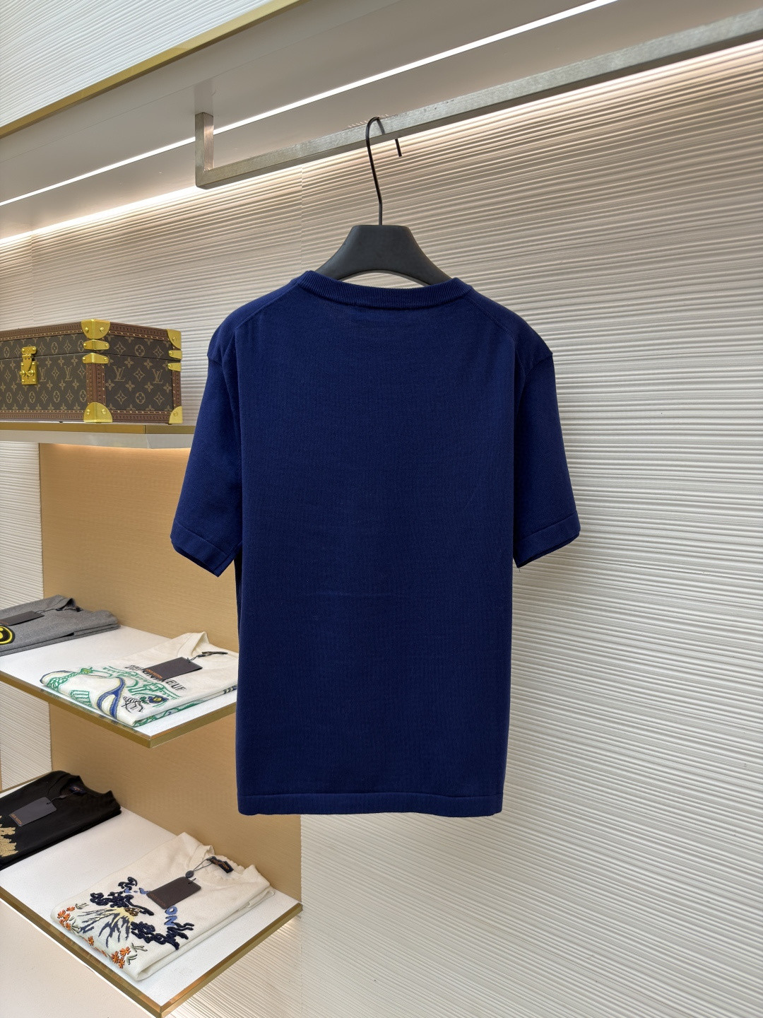 LOUIS VUITTON 路易威登 LV 字母皮牌标识圆领针织衫 T恤 短袖 棕色 蓝色 黑色 白色 A0 1AK714