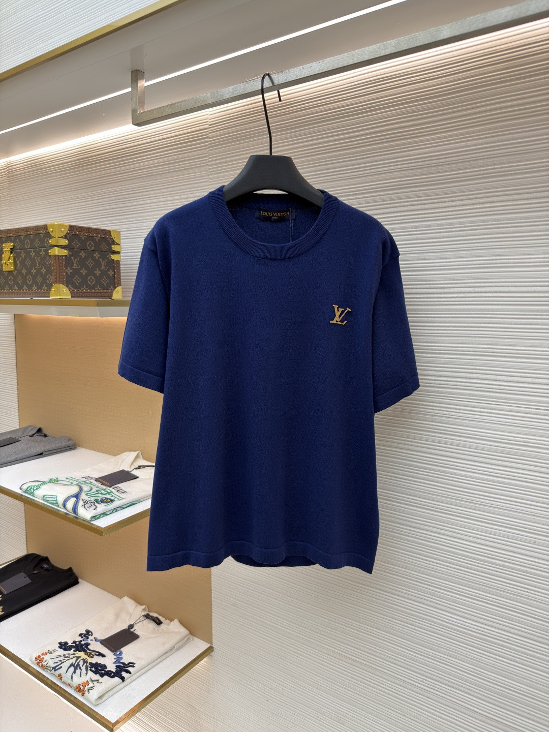 LOUIS VUITTON 路易威登 LV 字母皮牌标识圆领针织衫 T恤 短袖 棕色 蓝色 黑色 白色 A0 1AK714