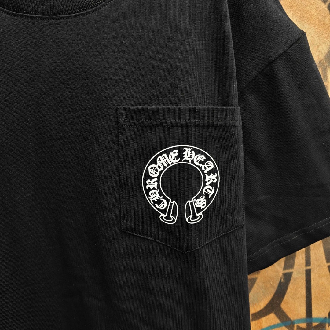 Chrome Hearts 克罗心 口袋马蹄梵文印花圆领短袖 T恤 白色 黑色 A0