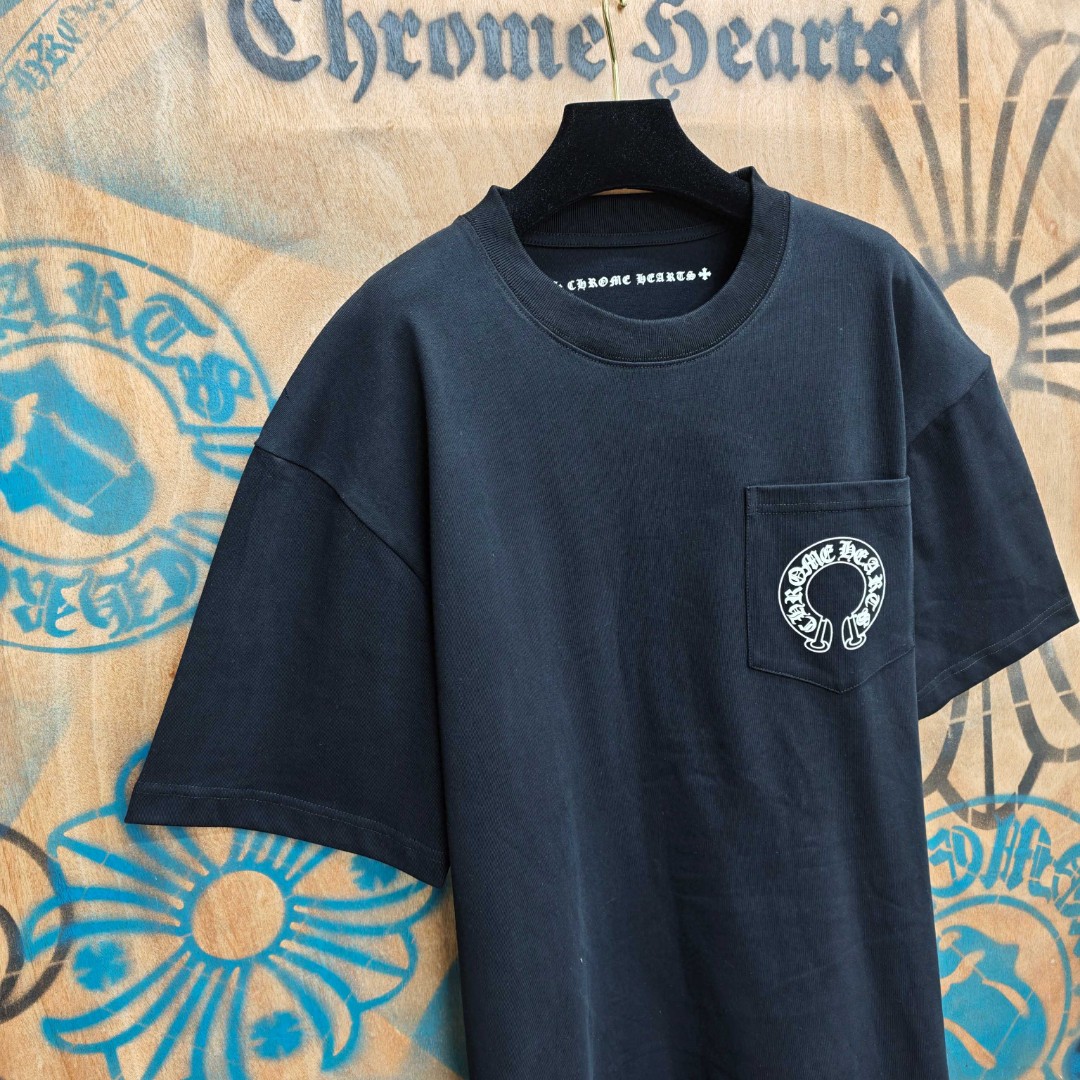 Chrome Hearts 克罗心 口袋马蹄梵文印花圆领短袖 T恤 白色 黑色 A0