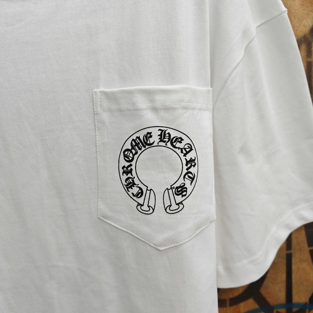 Chrome Hearts 克罗心 口袋马蹄梵文印花圆领短袖 T恤 白色 黑色 A0