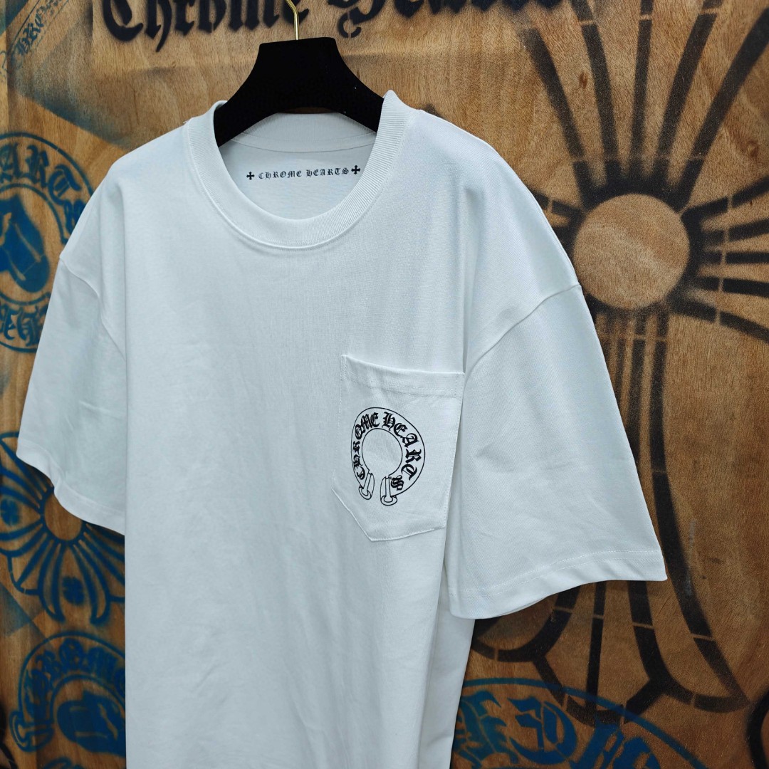 Chrome Hearts 克罗心 口袋马蹄梵文印花圆领短袖 T恤 白色 黑色 A0