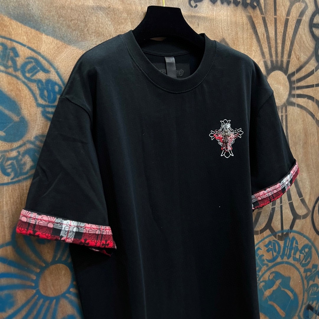 Chrome Hearts 克罗心 袖子拼接红色格纹十字架绣花圆领短袖 T恤 白色 黑色 A0