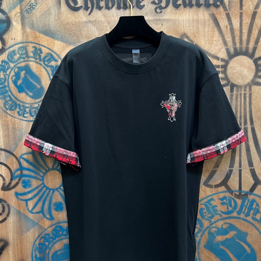 Chrome Hearts 克罗心 袖子拼接红色格纹十字架绣花圆领短袖 T恤 白色 黑色 A0