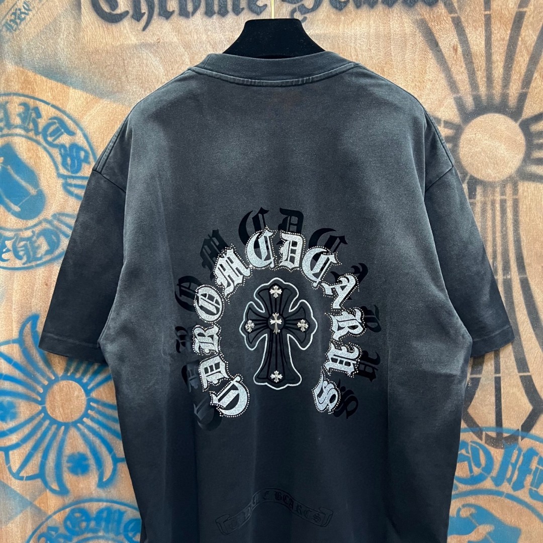 Chrome Hearts 克罗心 做旧渐变珠光镶钻马蹄十字架圆领短袖 T恤 A0
