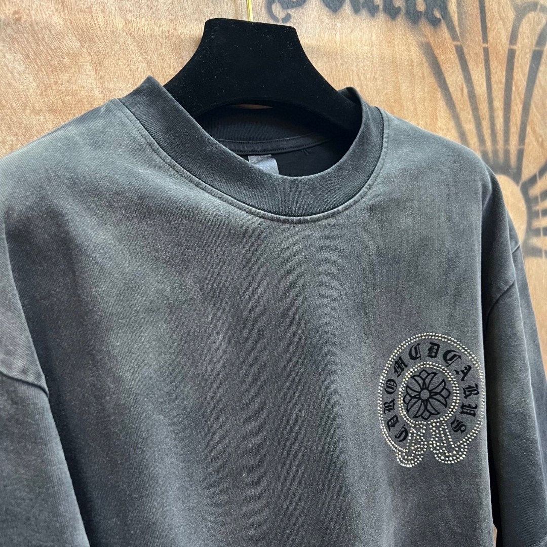 Chrome Hearts 克罗心 做旧渐变珠光镶钻马蹄十字架圆领短袖 T恤 A0