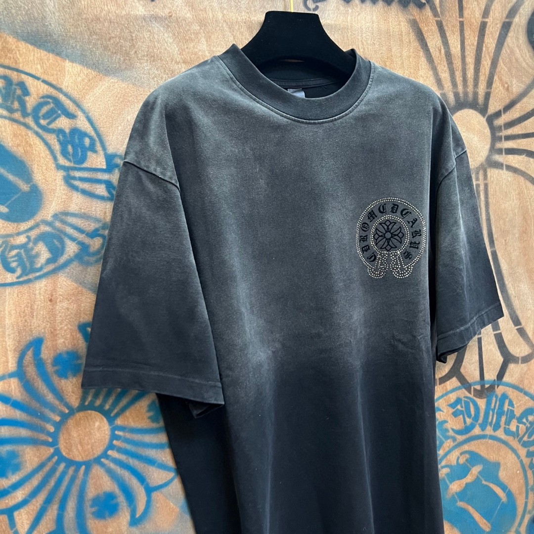 Chrome Hearts 克罗心 做旧渐变珠光镶钻马蹄十字架圆领短袖 T恤 A0