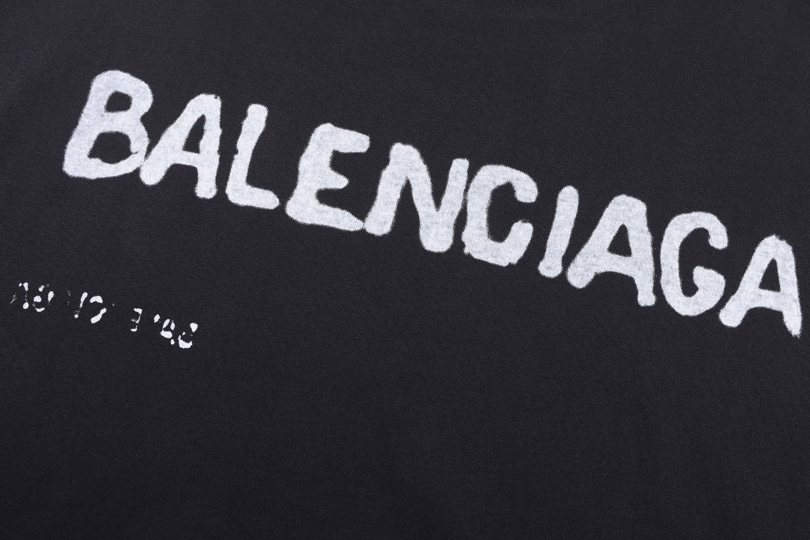 Balenciaga 巴黎世家 模糊字母圆领短袖 T恤 夏季 白色 黑色 A0 641675TOVO53307