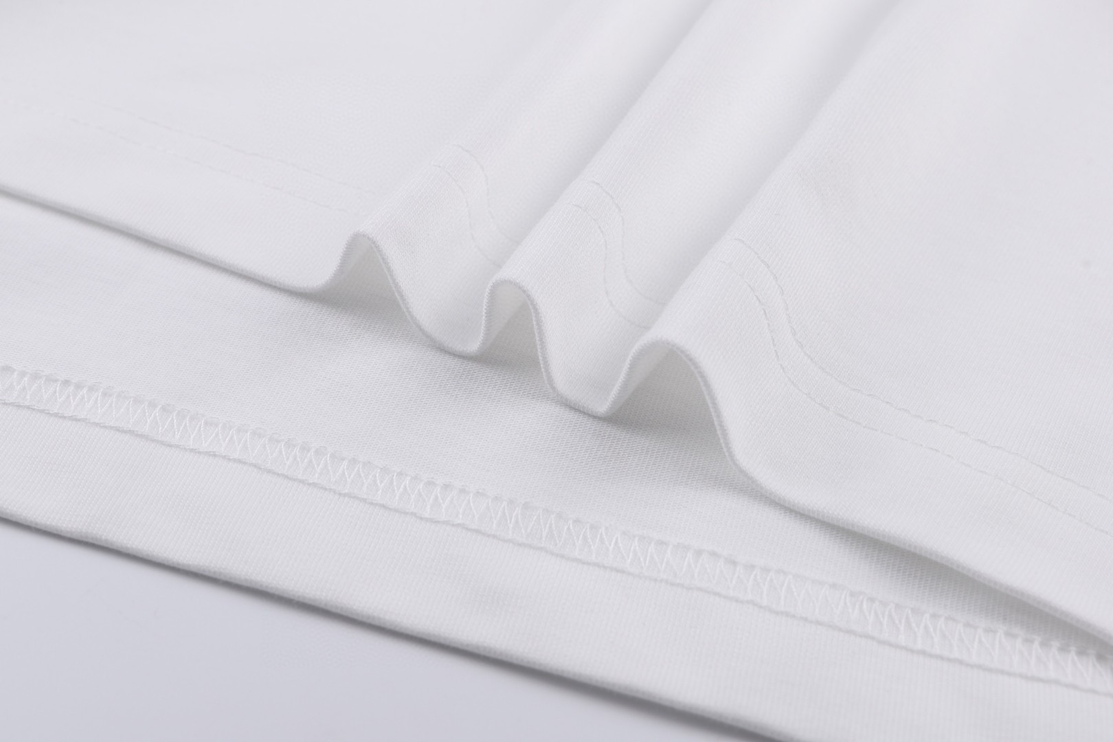 Balenciaga 巴黎世家 模糊字母圆领短袖 T恤 夏季 白色 黑色 A0 641675TOVO53307