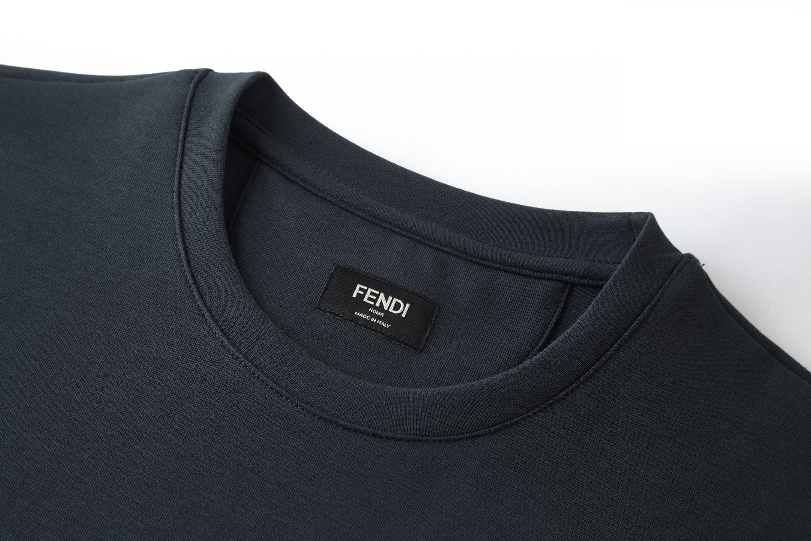FENDI 芬迪 拉链口袋印花标识圆领T恤 短袖 套头 夏季 白色 蓝色 黑色 A0 FY0936ARYRF0QA0