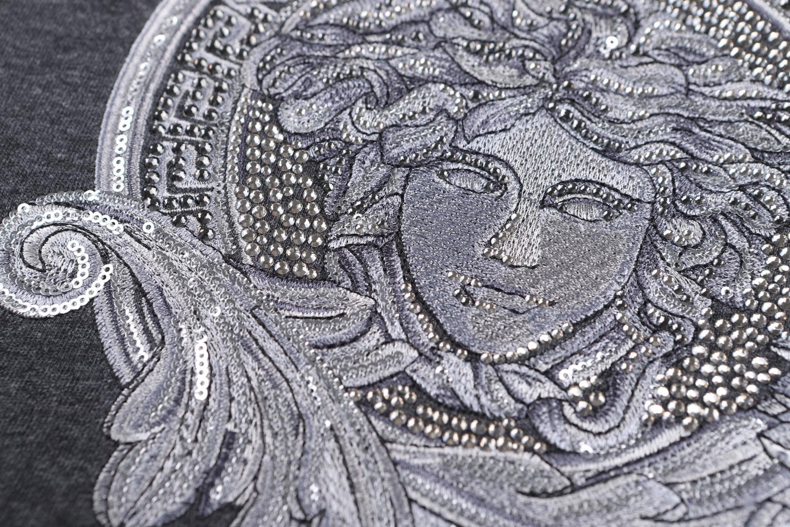 Versace 范思哲 美杜莎刺绣圆领短袖 T恤 夏款 灰色 黑色 A0 1013944-1A16721-1B000