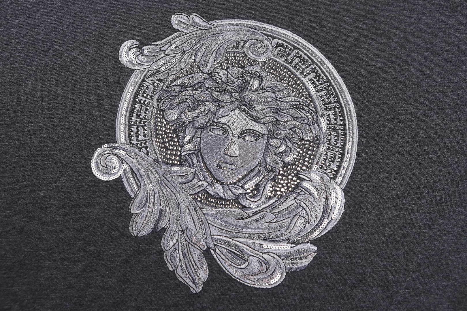 Versace 范思哲 美杜莎刺绣圆领短袖 T恤 夏款 灰色 黑色 A0 1013944-1A16721-1B000